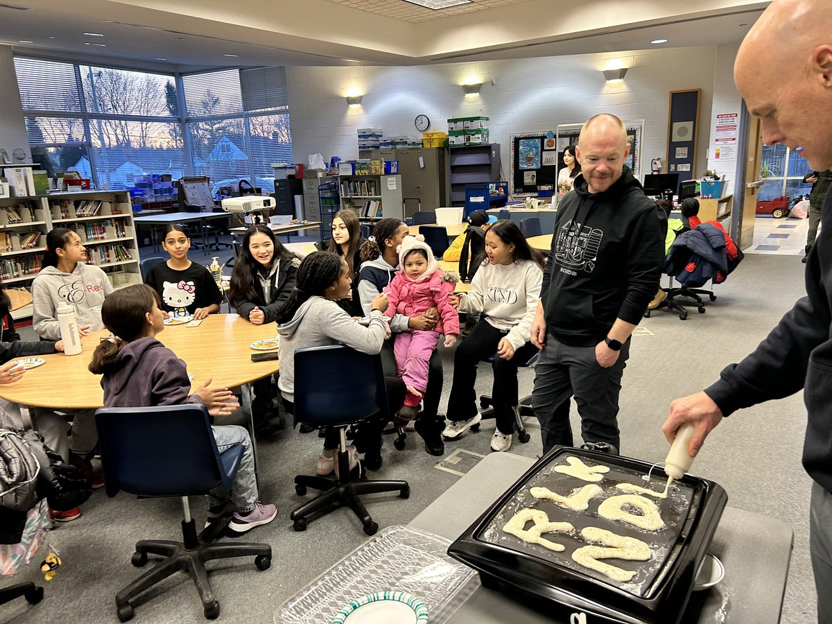 Pancake day was a hit at breakfast club <a href="/NorthbraeKnight/">Northbrae Public School</a>! Mr. M was showing us his awesome pancake making skills 🥞 A team effort by all staff helps to build an amazing community of caring. We love our students 💜