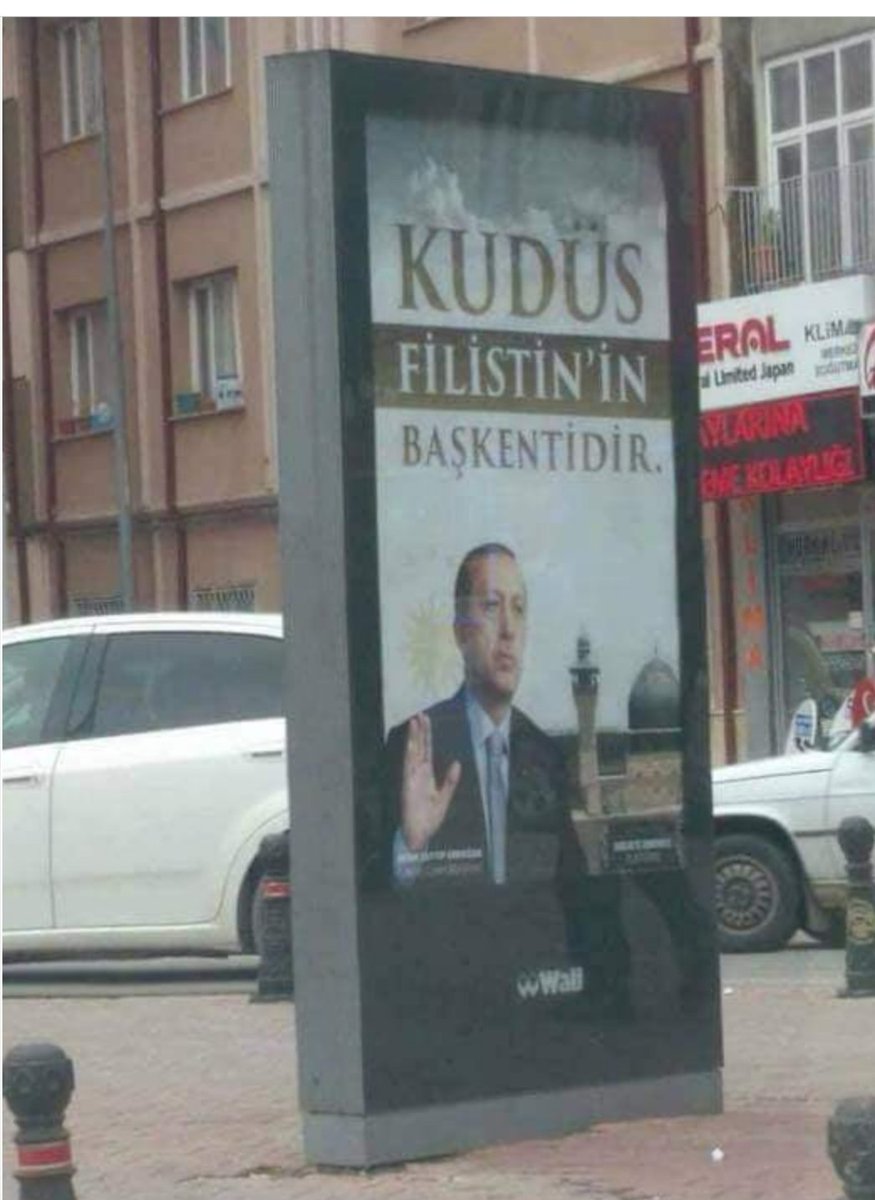 ONU TANIYORSUNUZ 

O halkını hiç aldatmadı(!) 
O Filistin halkını da hiç aldatmadı(!)
O dünya Müslümanlarını da hiç aldatmadı(!)
O Kudüs'ün doğusu batısı ayırımını hiçççç yapmadı(!)