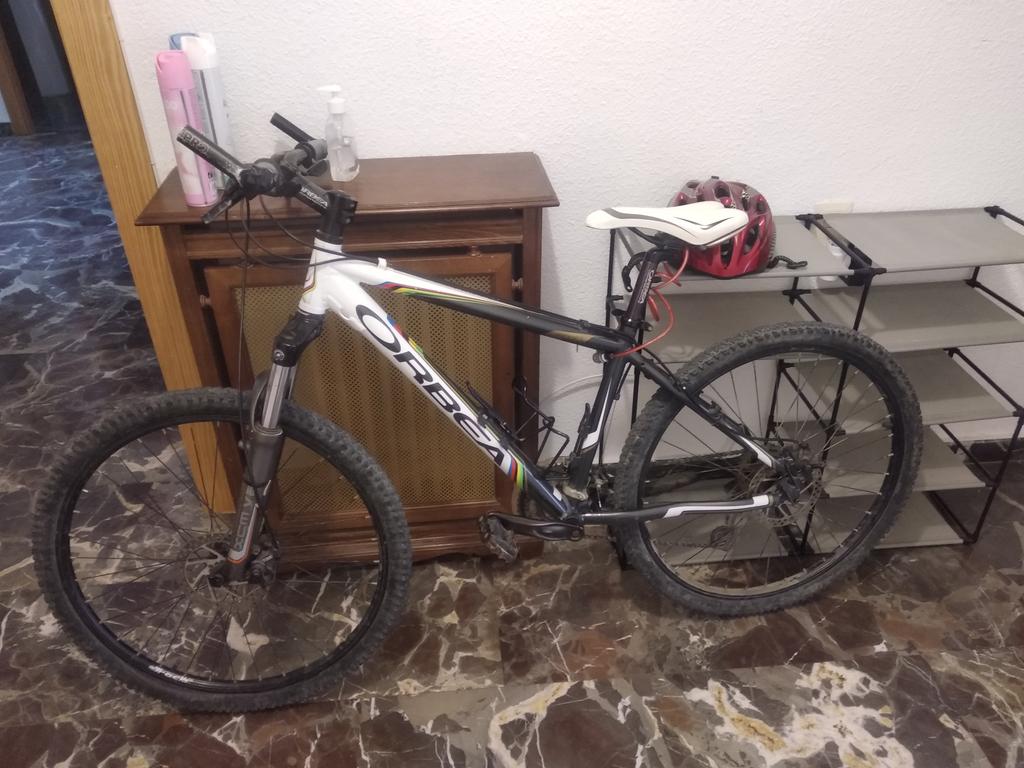 🚨 BICI ROBADA EN PLAZA SAN AGUSTÍN (GRANADA) 🚨

Si alguien la reconoce, le estaría eternamente agradecido si me escribe un MD (y le invitaría a una cerveza). Utilizaba la bici para ir a trabajar :(

Muchísimas muchísimas gracias ☺️