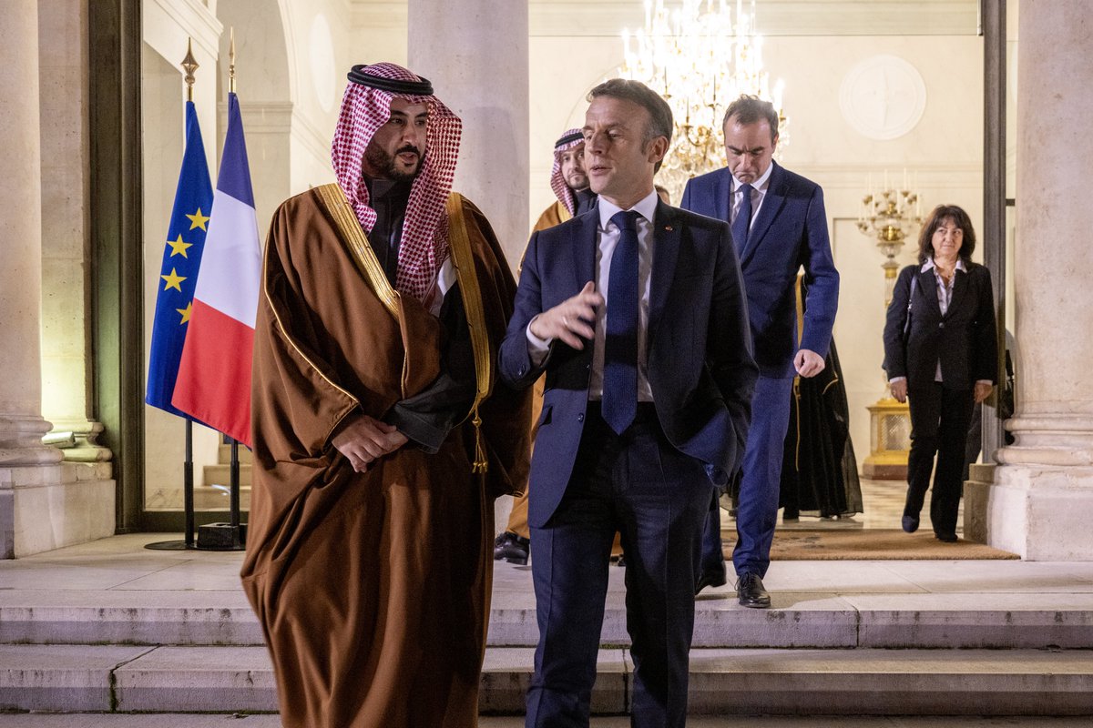 Ludovic Pouille (@ludovic_pouille) on Twitter photo 🇨🇵🇸🇦 Le Président de la République <a href="/EmmanuelMacron/">Emmanuel Macron</a> a reçu en entretien à l'Elysée SAR <a href="/kbsalsaud/">Khalid bin Salman خالد بن سلمان</a>, Ministre saoudien de la Défense, à l'occasion de sa première visite officielle en France. L'occasion de faire un tour d'horizon de nos relations bilatérales et de notre coopération 🇨🇵🇸🇦 Le Président de la République <a href="/EmmanuelMacron/">Emmanuel Macron</a> a reçu en entretien à l'Elysée SAR <a href="/kbsalsaud/">Khalid bin Salman خالد بن سلمان</a>, Ministre saoudien de la Défense, à l'occasion de sa première visite officielle en France. L'occasion de faire un tour d'horizon de nos relations bilatérales et de notre coopération