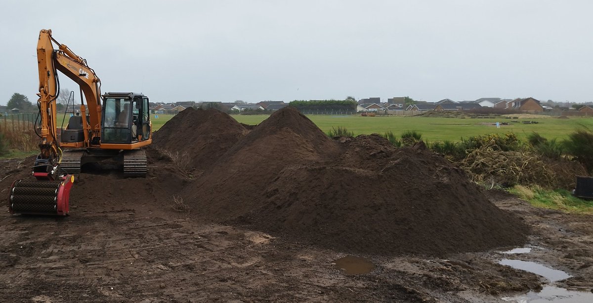 Good day screening yesterday @stannesgreens good pile of rootzone ready for January 👍 just beat the worst of the weather by the looks of it