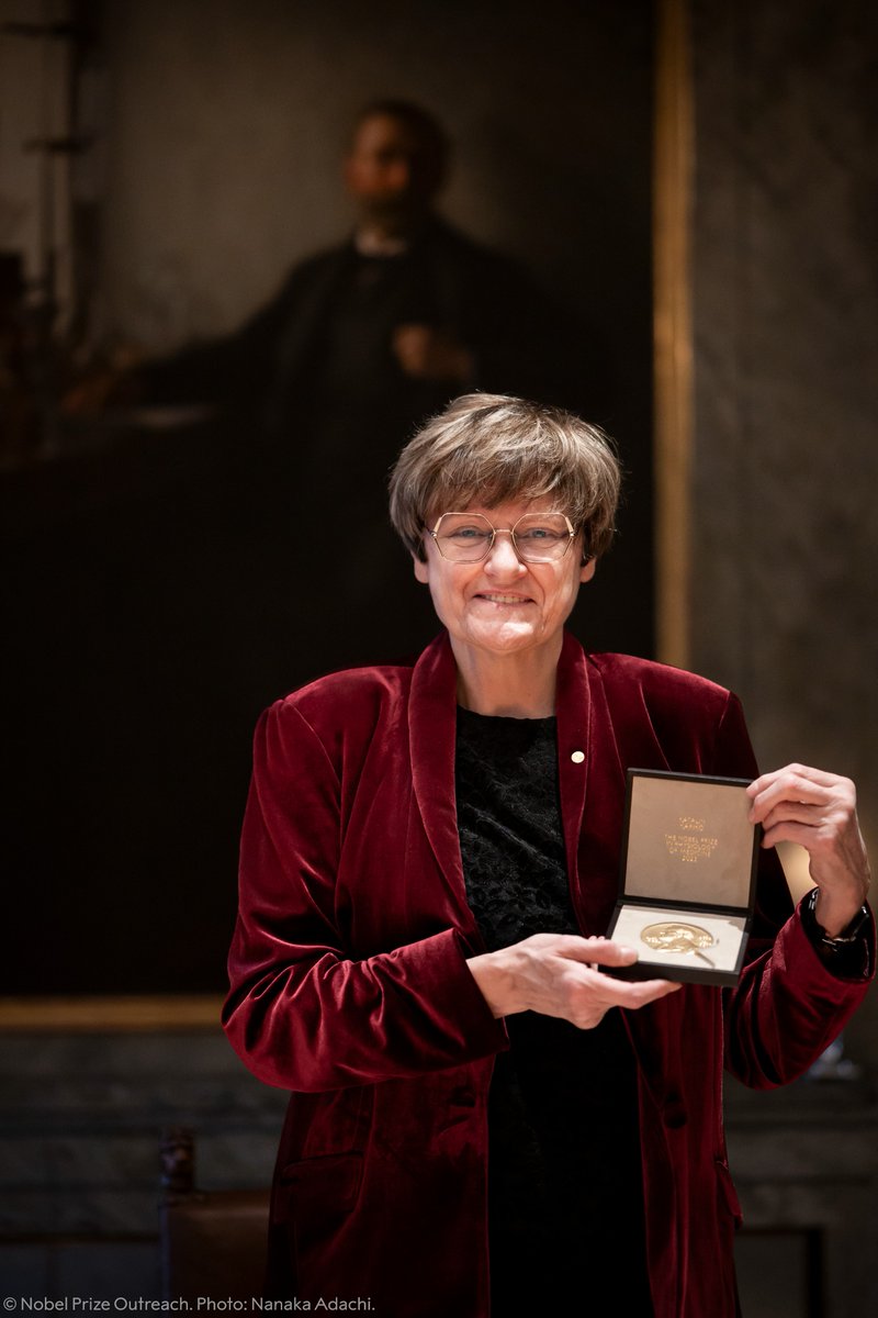 'I was called the rowing mom. Now the rowing mom got a Nobel Prize!' Our newest medicine laureate Katalin Karikó with her #NobelPrize medal. Karikó is not the only person in the family with a gold medal as her daughter Susan Francia is a two-time Olympic gold medalist in rowing.