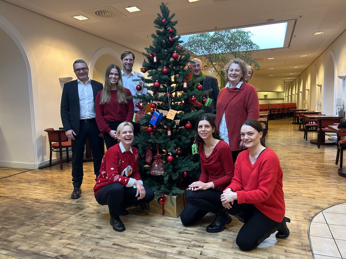 We from the Corporate Communications team wish you a Merry Christmas🎄🎅. Enjoy the last days of the year with a Christmas tree, twinkling lights, nice surprises and above all time for personal encounters! Have a healthy and happy start to the new year!