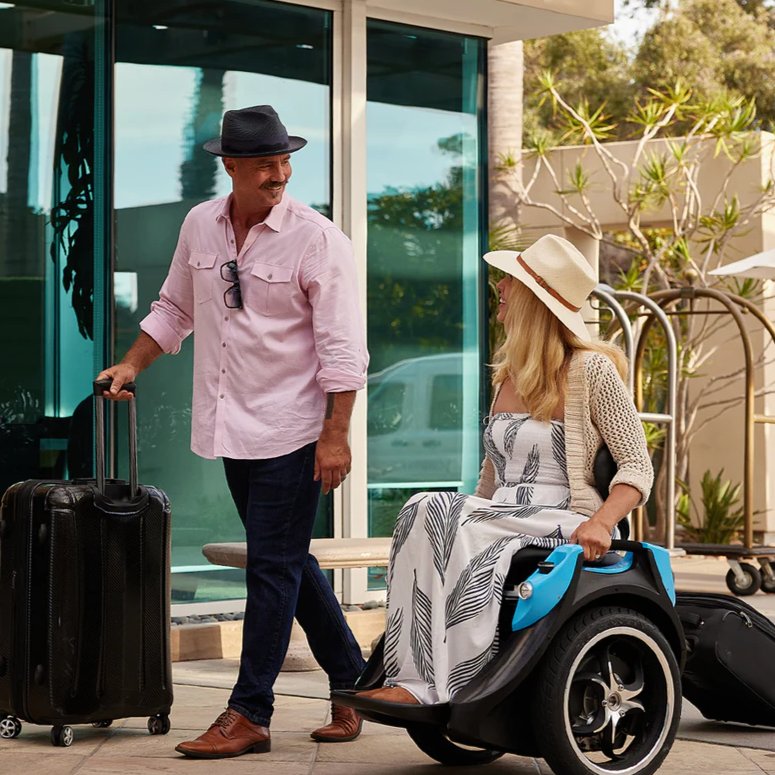 Are you traveling this holiday season? 🙌✈ #TravelInStyle #grablifebythewheels