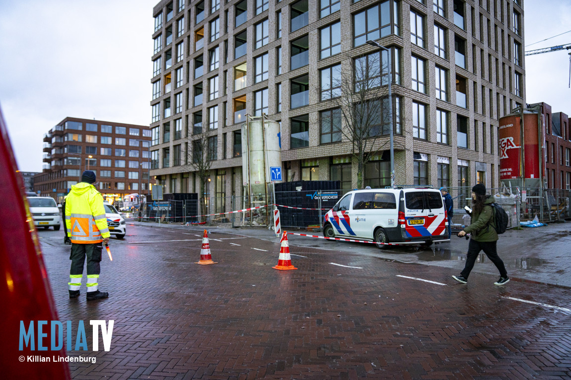 Op de Paul Krugerstraat in Rotterdam is bij een gebouw in aanbouw een bouwvakker zwaargewond geraakt. Hij raakte verstrikt in een betonmolen. Het slachtoffer is met een spoedtransport naar het ziekenhuis overgebracht.
mediatv.nl/zwaargewonde-n…