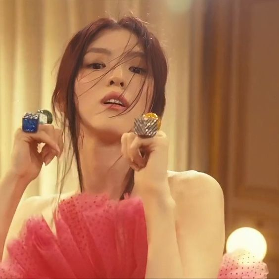 soheejpeg's tweet photo. #HANSOHEE #한소희: funky boucheron https://t.co/pckfNagwTc