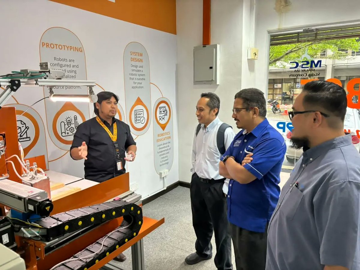mtdcmalaysia's tweet image. Co9P® shared with UTeM its aspiration to support SMEs in Malaysia in adopting I4.0 technologies by providing a platform that facilitates connections between local businesses, local talents, and local industry experts in the field of I4.0.

#MTDCMALAYSIA #MOSTI #Co9P