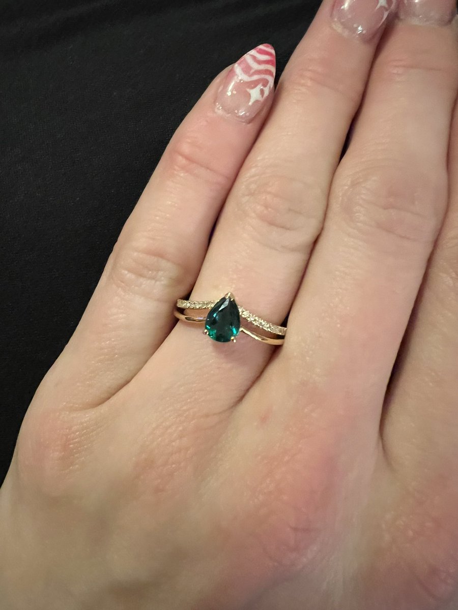 KarlySIO's tweet photo. Hey twitter something happened today https://t.co/6grSsLtfL7