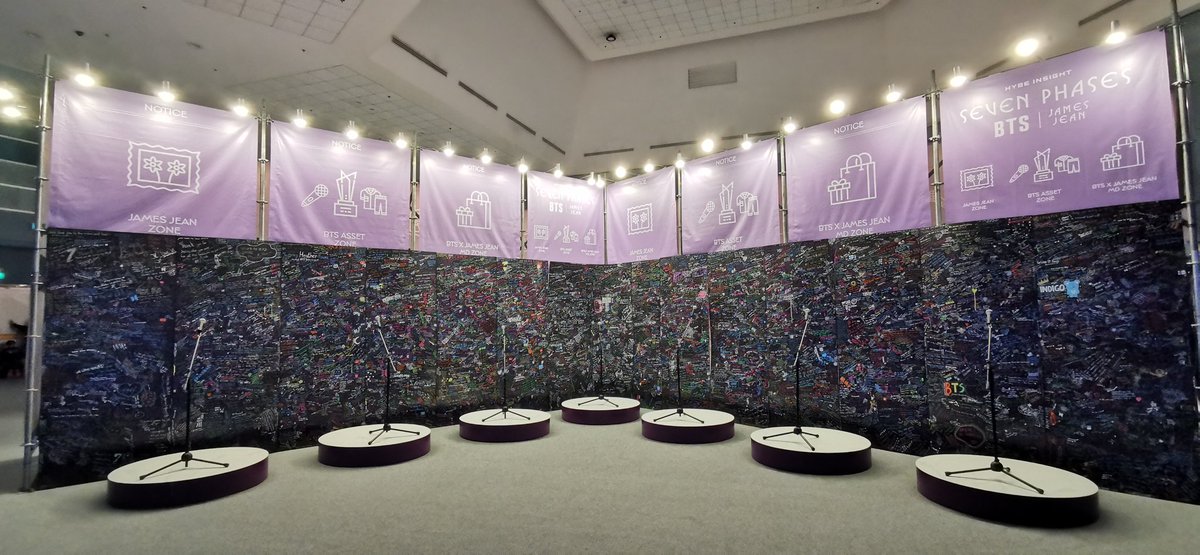 Carol__LovesBTS's tweet photo. @BTS_twt #BTS
@HYBEOFFICIALtwt
#BTSXJamesJean #Singapore #SEVENPHASES  #Photoism_SG
It's not a big venue or very intensive collection at the exhibition.

But I enjoyed my visit. Get to see 2sets of their outfits. Their mics. Their awards on display which look really impressive. https://t.co/2EXEmXVXJ4