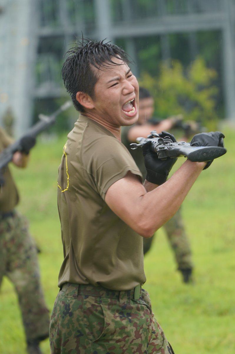 Jgsdf_nea_6dpr's tweet photo. 【#フォトオブザイヤー 応募作品紹介③】
撮影：第２０普通科連隊　
題名：「気合の一振り」

#陸上自衛隊 #第６師団 #広報 #写真 #カメラマン #作品 #格闘 #訓練 #雨 #気合 https://t.co/txh7gfnGqF
