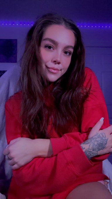 Late nighters! Don&rsquo;t forget to check out my OnlyFans Giveaway on my pinned post! 💋🤤💦 let&rsquo;s get naughty<a href="/tag/giantess"class="tags"><span>#giantess</span></a>