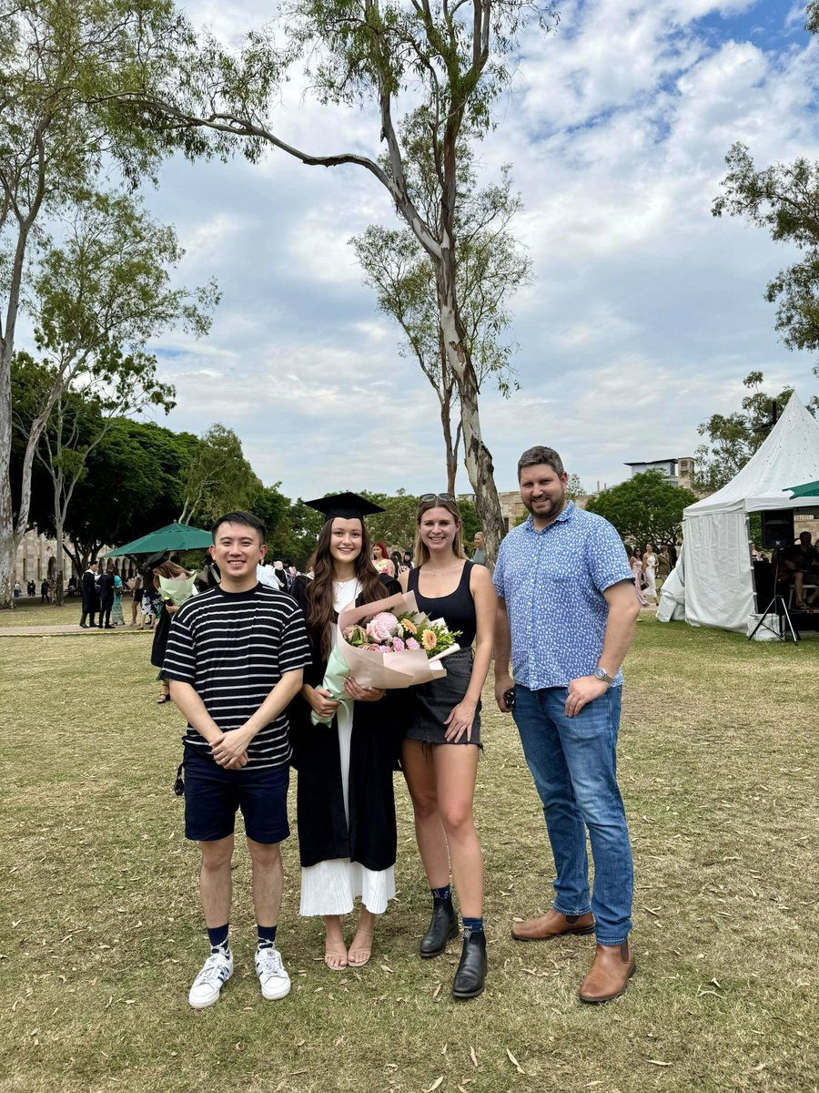 Congratulations Genevieve on graduating with first class Honours last week 🎉 You were a valued member of the lab and will be missed! Good luck with your medical studies next year!