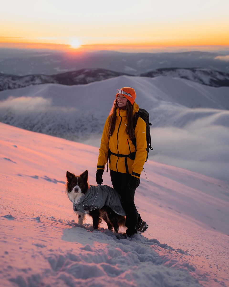 Co zbalit psikovi na zimnu turistiku?❄️🐾
#hiking #winter #adventure #adventuredog #buddy #bordercollie #doglovers #dogmom #doglife #mountaindog #hikingadventures #mountains #mountainlife #nature