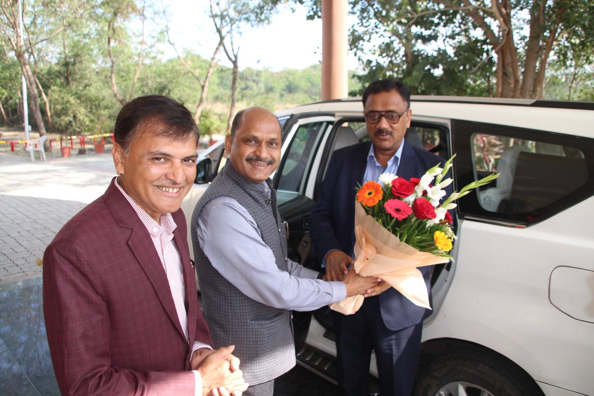 Dr Umish Srivastava, ED, IOCL and Dr Surendra Bajpai,CE, MPUVNL has visited bhopal to see the performance of 'Surya Nutan' Solar Cooker, installation at different locations with the help of MPUVN
<a href="/BajSurendra/">Dr. SURENDRA BAJPAI</a> <a href="/beeindiadigital/">Bureau of Energy Efficiency (ऊर्जा दक्षता ब्यूरो)</a> <a href="/CMMadhyaPradesh/">Chief Minister, MP</a> <a href="/iaskarmveer/">Karmveer sharma</a> <a href="/DirHR_iocl/">Director (HR), IndianOil</a>  <a href="/mnreindia/">Ministry of New and Renewable Energy (MNRE)</a>