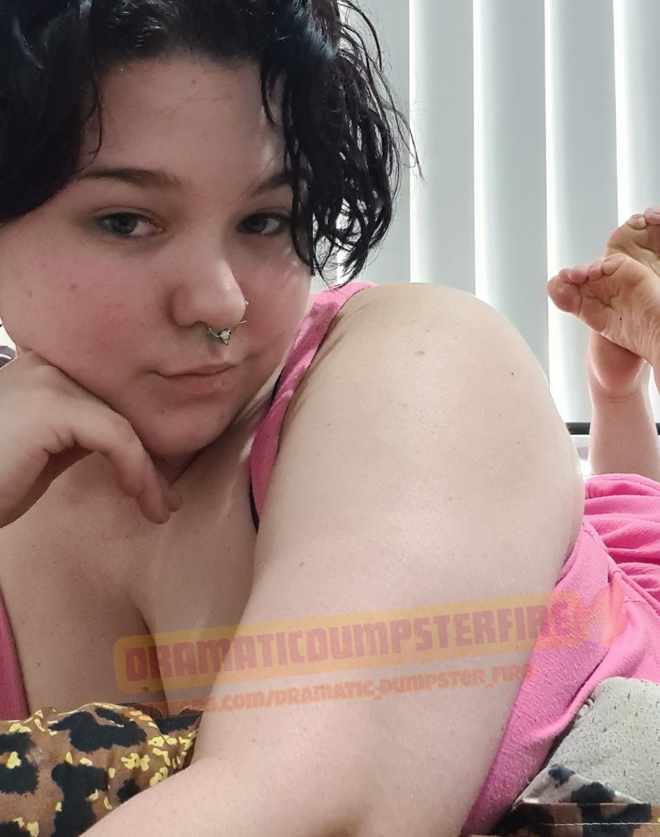 Dramatic_D_Fire's tweet image. dont look at my feet