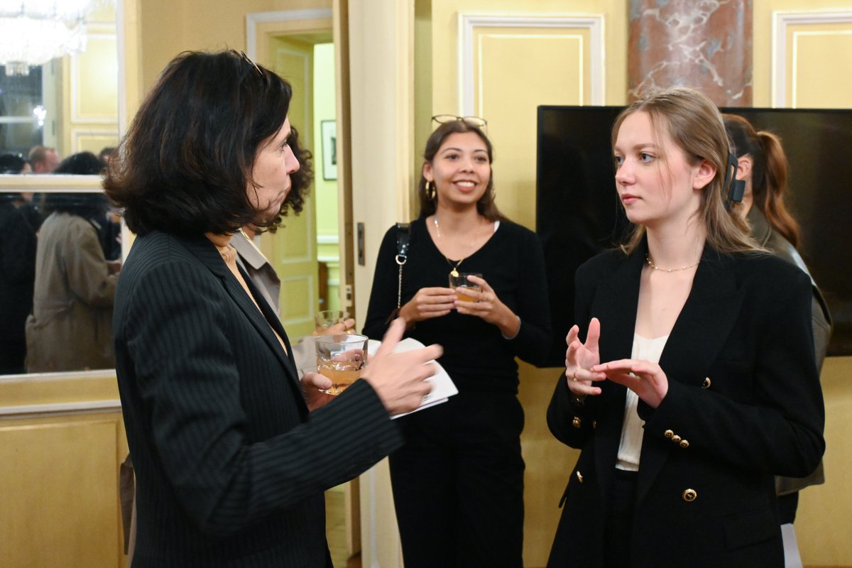 🎓Remise du Prix de l'excellence économique à 3 élèves de Terminale STMG de l'<a href="/aclimoges/">Académie de Limoges</a> en présence de la rectrice <a href="/CDrucker_Godard/">Carole Godard</a> et du Directeur <a href="/banquedefrance/">Banque de France</a> à #Limoges. Belle mise en lumière de la voie technologique et du travail remarquable des enseignants et des élèves.
