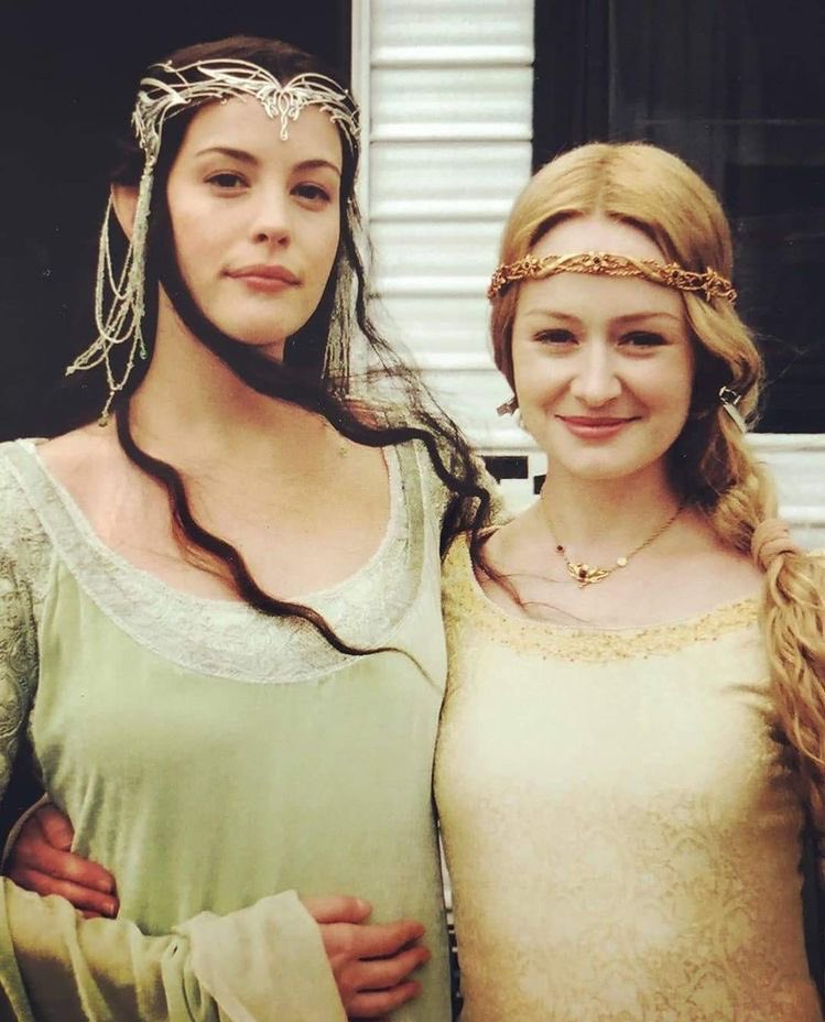 “Cuando conocí a Liv Tyler por primera vez estaba muy nerviosa porque era una persona famosa y yo no pero entonces se acercó a mí, lo que me sorprendió porque no es algo típico de gente famosa y me dio un gran abrazo y me dijo: “me alegro mucho de que hayas llegado, por fin hay
