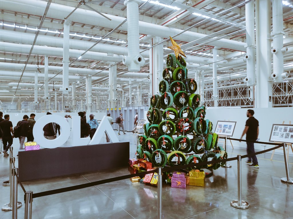genuinbro's tweet photo. At the OLA FUTURE FACTORY 🛵⚡✨
4000,000 STRONG 🎉🎄🎉🎊🪩👏🏼
ELECTRIC REVOLUTION ⚡💫
#OLAFUTUREFACTORY
#OLAS1
#400KOlaS1
#Celebrations
@OlaElectric
@bhash
@ola_paparazzi https://t.co/fzrcmy5emA