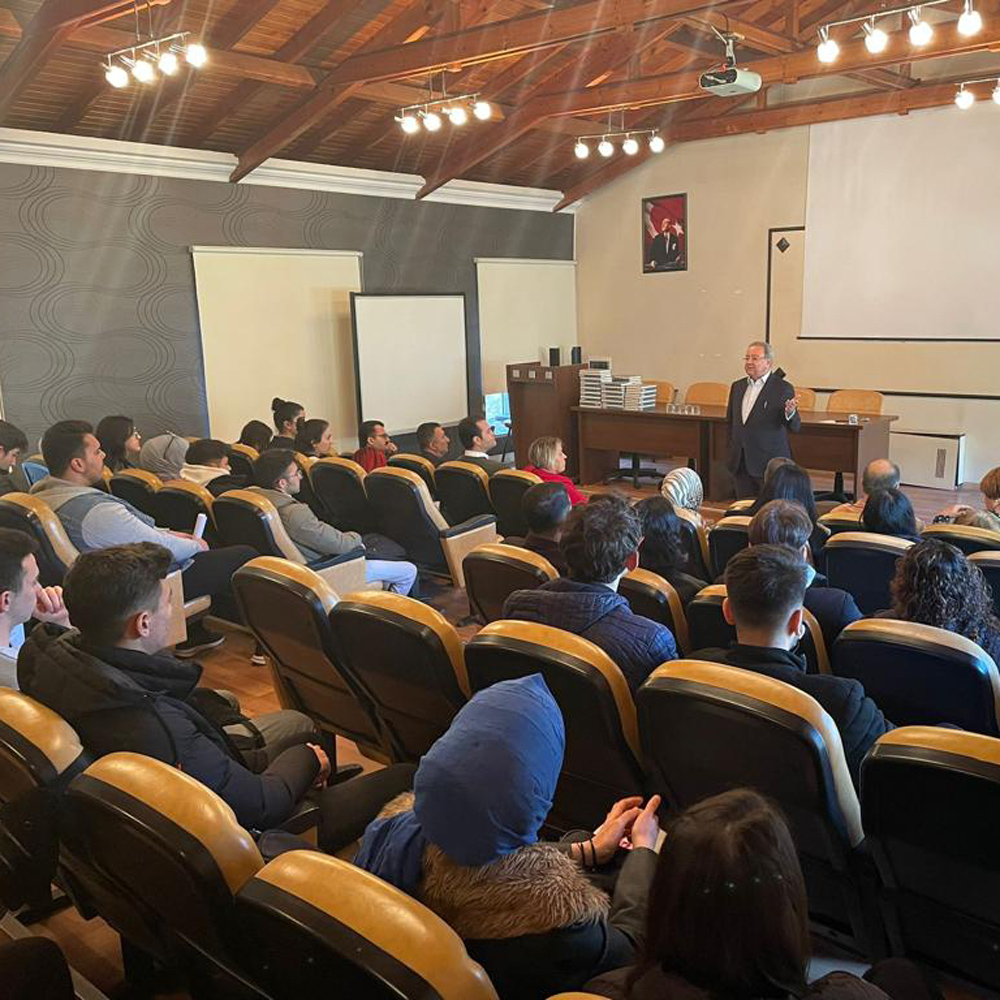 AclanAcar's tweet photo. Prof. Dr. Faik Çelik'in davetiyle Kocaeli Üniversitesi Hereke Kampüsünde gençlerle dönüşüm yönetimini konuştuk. https://t.co/CYdjU1PKaN