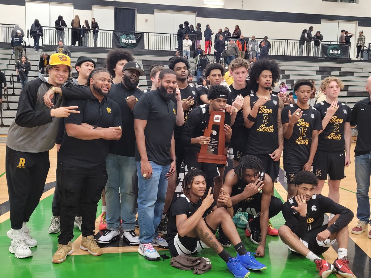Championship rings and a trophy for Roosevelt as champs of the Hardwood Invite

Nathan with 22p, 4s and 4r while Hill finished with 23p. White adds in 12p and 5r #opreps