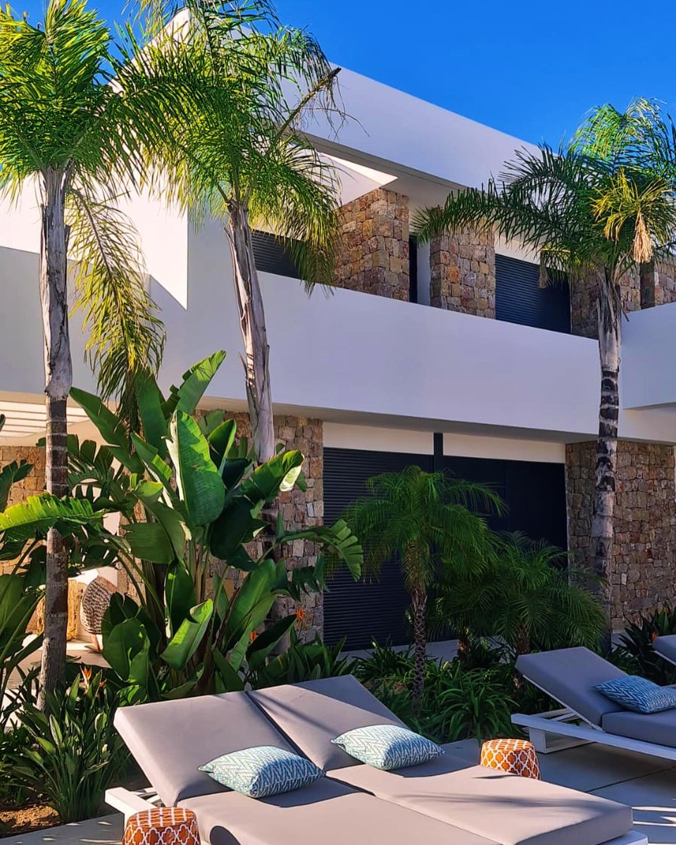 JardinSostenib's tweet photo. Tu espacio exterior puede ser bastante diferente aportando un toque especial y buscando la armonía que merece, la mezcolanza de vegetación junto con el mobiliario y la decoración puede ser una tarea dificultosa.
#daybeds
#daybedsofa
#daybedswing
#diseñodeexteriores
#diseño https://t.co/yYyXg8J3eF