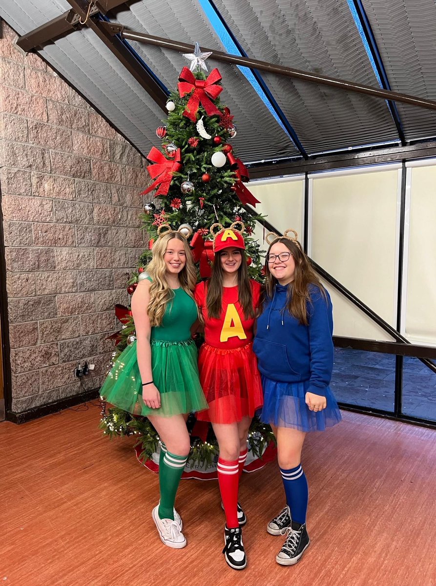 Well done to our senior pupils who took part in Christmas Dress Up today to raise money for charity 👏 #learningtogether @MintlawAcademy