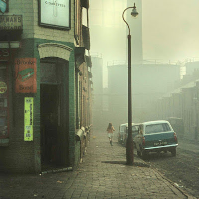 Morning all. Photograph by Peter Donnelly, Birmingham 1962. simondonnelly.com/2021/03/as-if-…