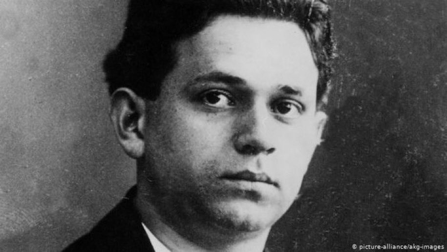 »In Deutschland gilt derjenige, der auf den Schmutz hinweist, als viel gefährlicher als derjenige, der den Schmutz macht.« Guten Morgen mit Kurt Tucholsky 9. Januar 1890 - 21. Dezember 1935 ￼