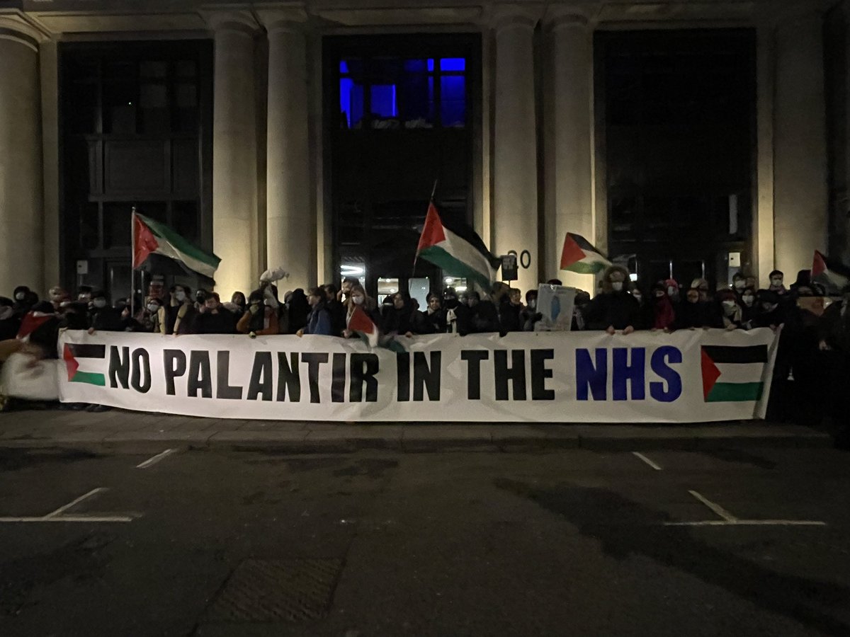 🚨BREAKING!🚨 100s of healthcare workers picketing @PalantirTech’s London HQ in solidarity with health unions in Palestine Demanding no public sector deals with companies complicit in the Israeli occupation Why?🧵→ #palantirhandsoffournhs🇵🇸