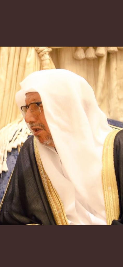 الوجيه الشيخ الكريم ابراهيم بن  محمد بن منصور المنصور- رحمه الله 

ولد في الزلفي عام ١٣٥٩هـ. و طفولته كطفولة أبناء جيله، فالأب في غربة بحثًا عن لقمة العيش متنقلًا  بين الكويت ،و قطرحيث ، توفي والده وهو لم يبلغ السابعة من عمره  ،حيث توفي عن ثلاث أخوات، ولم يكن له إخوان ولا أعمام،