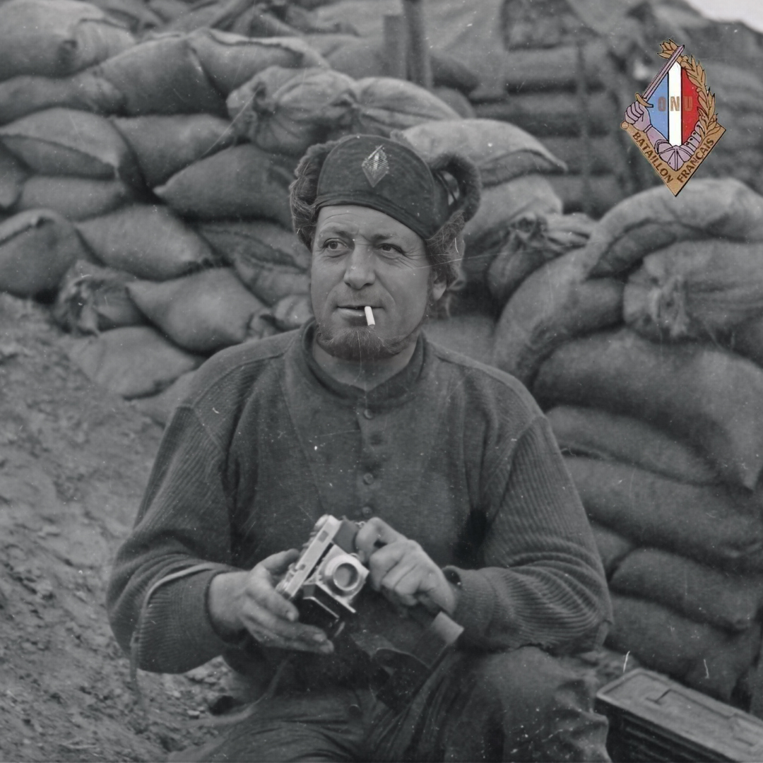 FranceenCoree's tweet photo. 🇫🇷 🇰🇷 🇺🇳 [HISTOIRE DU BATAILLON FRANÇAIS DE L’ONU]

Les rares volontaires du Bataillon français de l'ONU qui disposent d’un appareil photographique sont très sollicités par leurs camarades.

#프랑스대대 #한국전쟁 #bataillonfrancais #guerredecoree #KoreanWar https://t.co/2JPywNm0D4