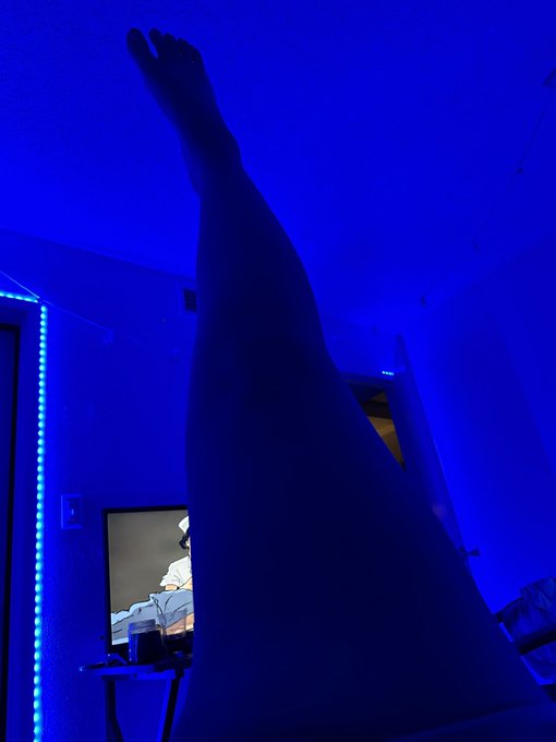 My &ldquo;dead&rdquo; leg is now standing straight up 😏  First time for everything eowwwww 🥰😈 https://t.co/lJ7x4<a href="/tag/strokerecovery"class="tags"><span>#strokerecovery</span></a>
