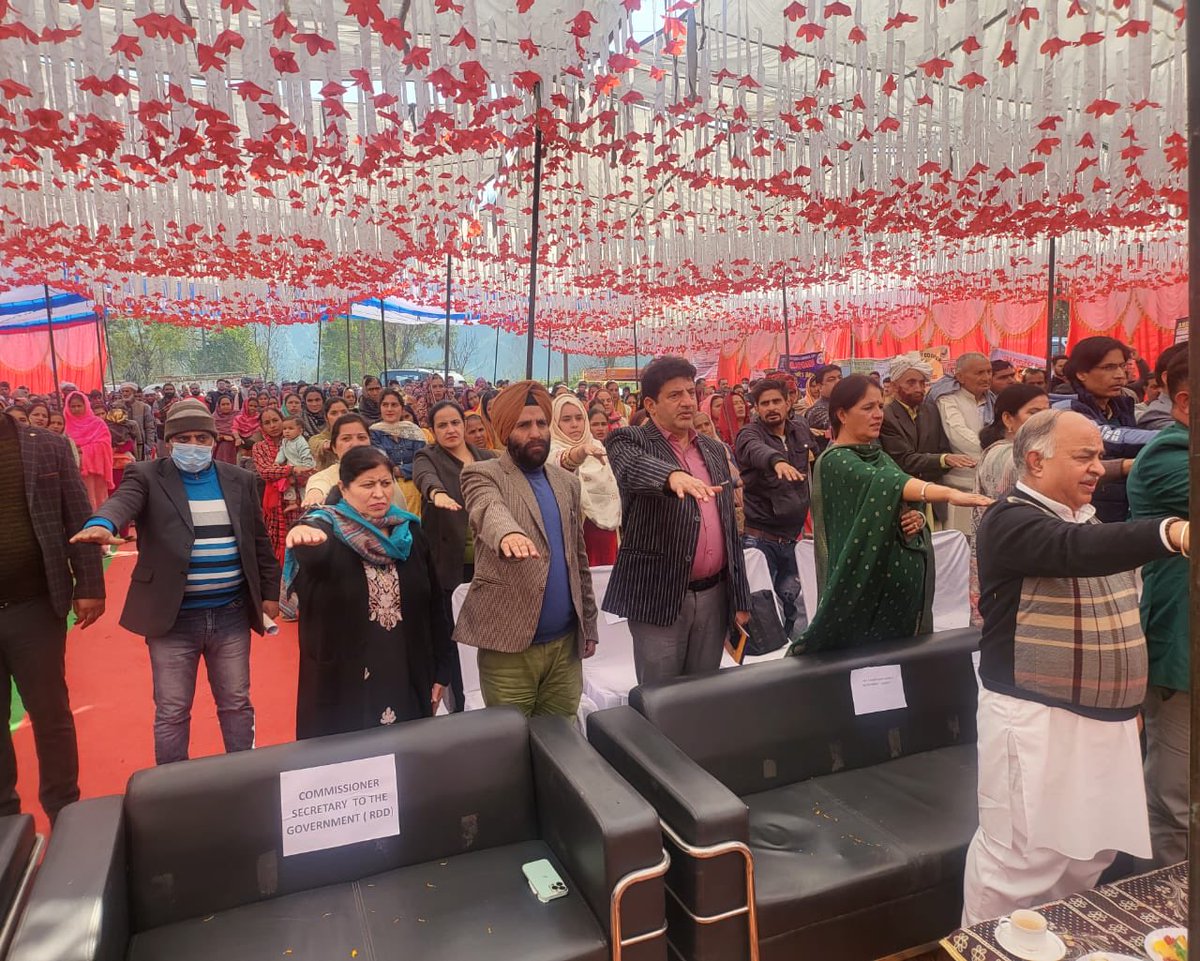 jkrddpr's tweet image. Mandeep Kaur, Commissioner/Secretary to the Government, visited #Reasi for the Viksit Bharat Sankalap Yatra Campaign. Duggar Dani, Pyt Kheral, Block #Pouni saw active engagement from #PRIs, various departments &amp;amp; a vibrant community. #ViksitBharat #CommunityDevelopment #RDPR #ANI