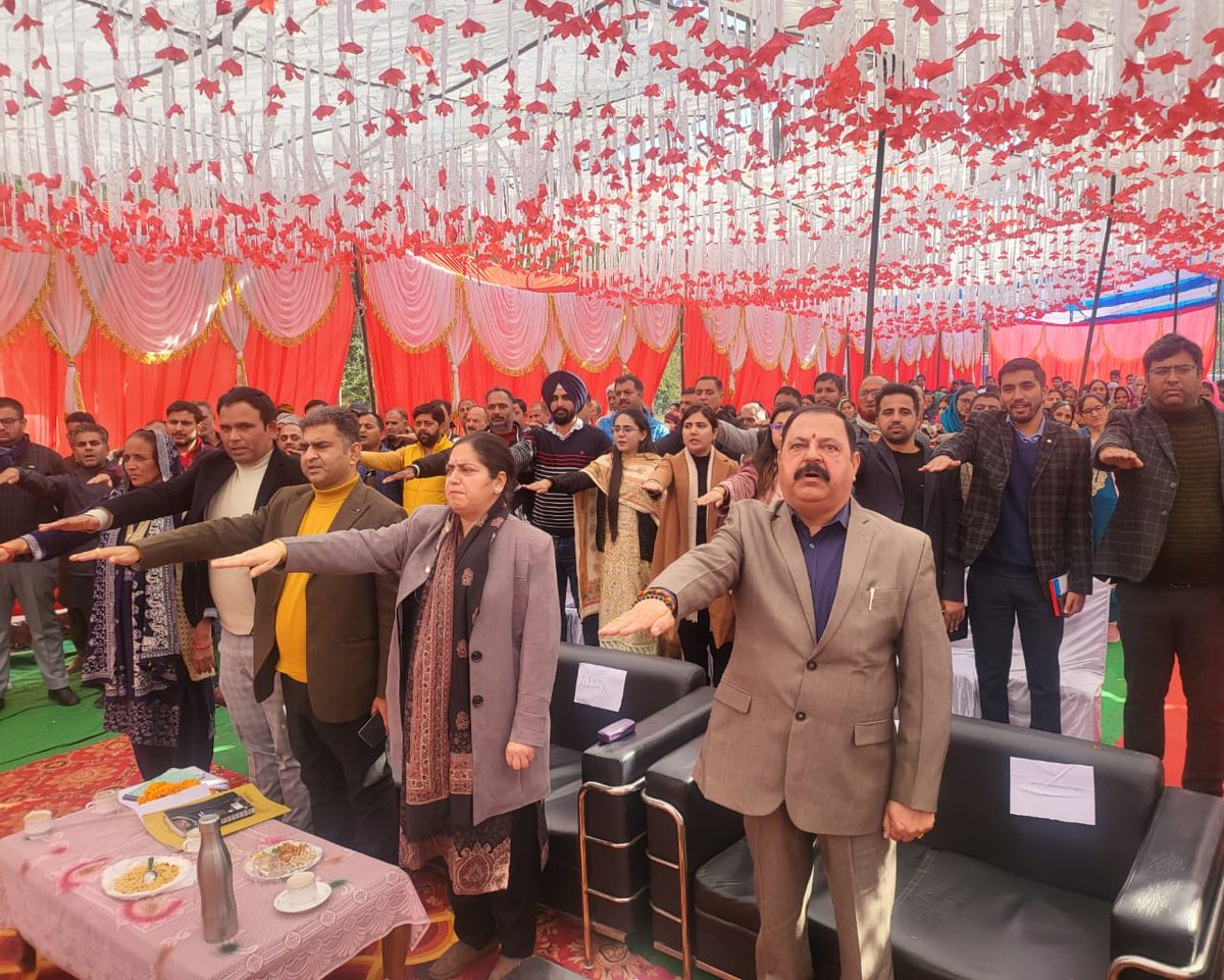 jkrddpr's tweet image. Mandeep Kaur, Commissioner/Secretary to the Government, visited #Reasi for the Viksit Bharat Sankalap Yatra Campaign. Duggar Dani, Pyt Kheral, Block #Pouni saw active engagement from #PRIs, various departments &amp;amp; a vibrant community. #ViksitBharat #CommunityDevelopment #RDPR #ANI