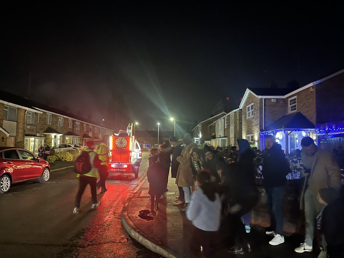 BasildonSanta's tweet image. We might have been a bit quiet on here but we’ve been noisy round the streets Just finished route 7 of 9… here’s a few snaps 🙌 #basildonsanta #basildon #newmembers #basildonroundtable #tradition #christmas #santa #fatherchristmas #santassleigh #ninenights #volunteers #community
