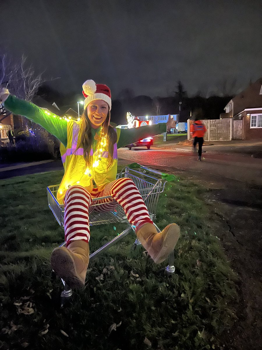 BasildonSanta's tweet image. We might have been a bit quiet on here but we’ve been noisy round the streets Just finished route 7 of 9… here’s a few snaps 🙌 #basildonsanta #basildon #newmembers #basildonroundtable #tradition #christmas #santa #fatherchristmas #santassleigh #ninenights #volunteers #community