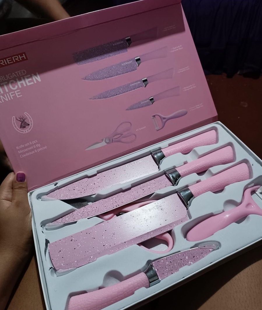 ℒ𝒾𝓎𝒶𝒽 ℳ𝒾𝒸𝒽𝑒𝓁𝓁𝑒 on X: This glitter pink knife set is so