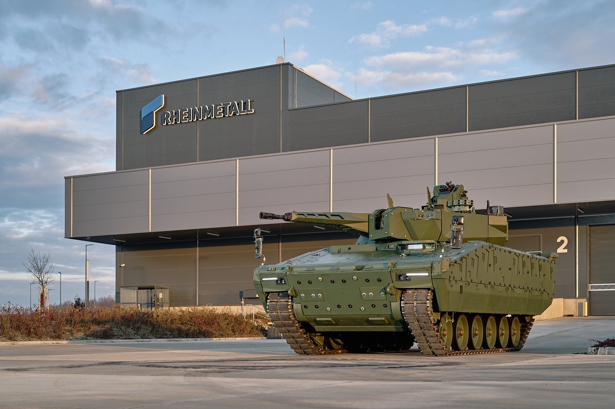 Das ist er: der erste Ungarn Lynx. @RheinmetallAG baut die europäischen Kapazitäten für die Produktion gepanzerter Fahrzeuge weiter aus. Nach der Eröffnung der Fertigungs-, Entwicklungs- und Testanlage in Zalaegerszeg wurde dort nun der erste Lynx produziert. Und ist startklar.