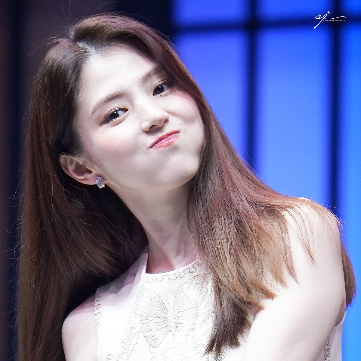 kdramaluvrr's tweet photo. i've been wanting to bite those mochi cheeks for the longest time 😭😭😭 https://t.co/iV9sQv8QAs