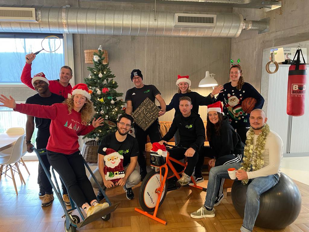 Namens alle Bslim vakdocenten en Bslim buurtsportcoaches, wensen wij jullie fijne Kerstdagen en een gelukkig, gezond en sportief 2024 toe! 🎄 ⭐️ <a href="/Sport050/">Sport050</a>  <a href="/HuisvoordeSport/">Huis voor de Sport</a>