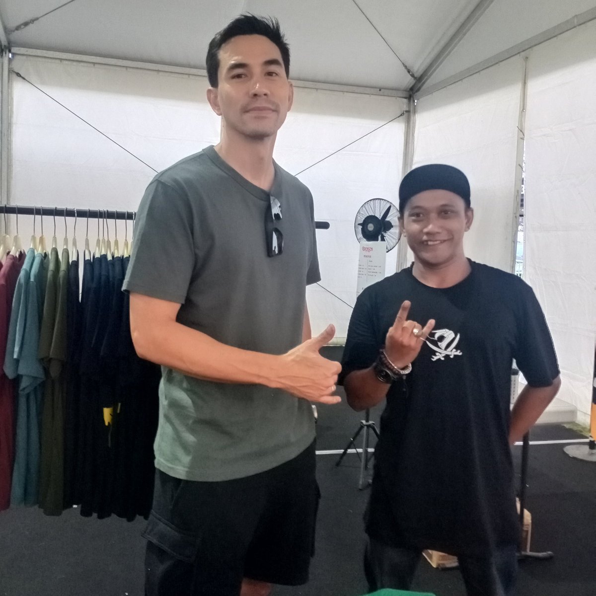 ∀ↃHW∀◖ ⋊∩ᴚᴎI∀ᴎ⊥O tweet media