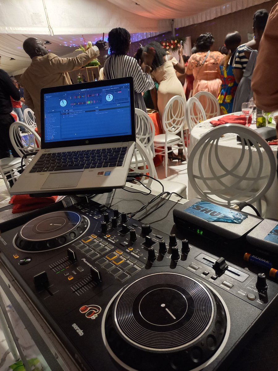 "Plus tôt vous commencerez à croire en vous, plus tôt vous commencerez à voir des résultats ✨
Le doute de soi ne vous rend pas service..."

#photooftheday #djset #dj #djing #music #ambiance #weddingday #Pourtoi #abidjan #cotedivoire #passion #fun #serato #pioneer