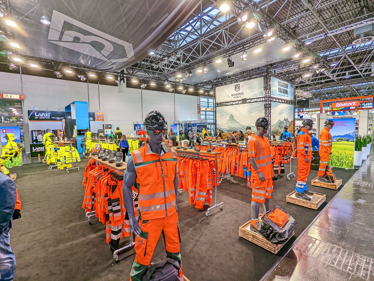 advancedsafety2's tweet image. As we reflect on our time at A+A, we&apos;re excited to share some candid moments from Düsseldorf. 🎥 Every photo tells a story of dedication to workplace safety and the collective effort to protect workers everywhere. #AplusA2023 #AdvancedSafety #Workwear #PPE #Safety