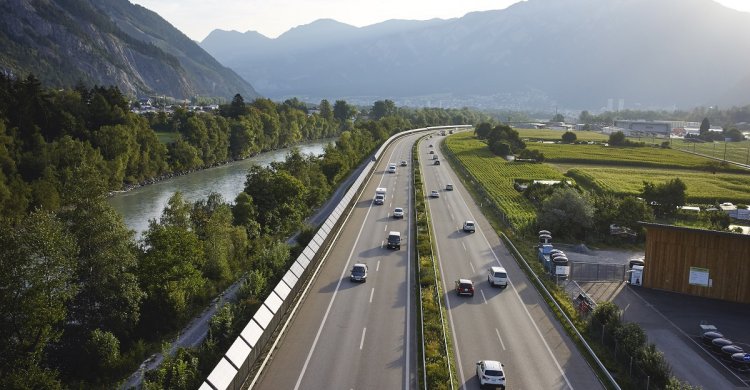 Ab Jänner 2024: #CO2-Steuer in #Österreich steigt auf 45 Euro/Tonne! Als Teil der ökosozialen #Steuerreform erhöht sie sich jährlich. Vergleich zum Vorjahr (30 €) und diesem Jahr (32,50 €/Tonne, trotz Teuerung etwas niedriger als geplant): energate-messenger.at/news/239279/co… (€)