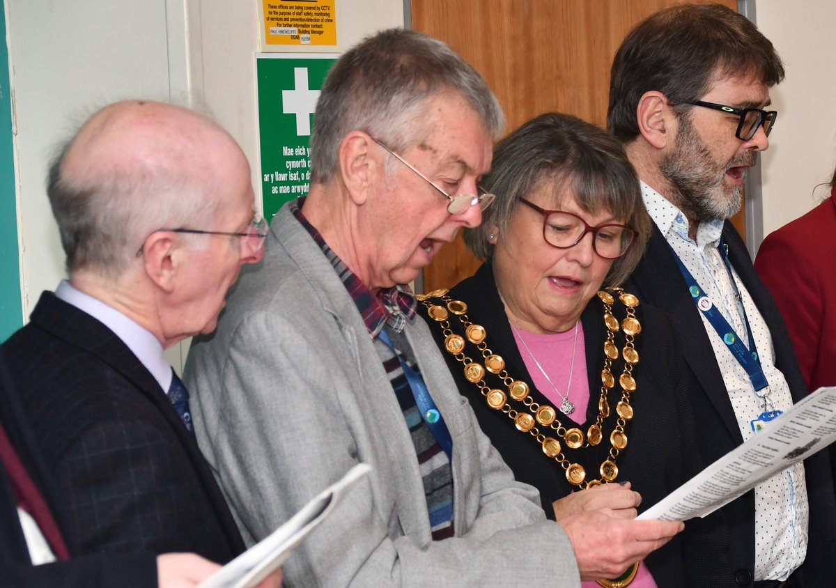 Sincere thank you to @beaumarisband for joining us on Tuesday lunch time. The band entertained with a whole host of Christmas carols. Thanks as well to @MonFMRadio recording the event for broadcast. More photos: facebook.com/angleseycounci… @nedwynjohn @blogdroed @llinos_medi