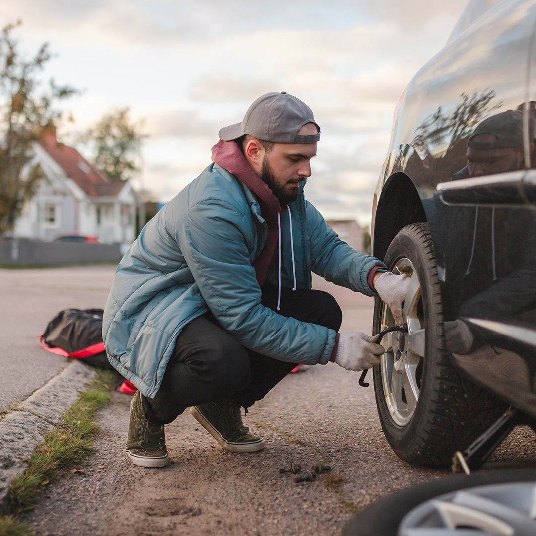 Sam_Farmers's tweet image. Flat tires don’t wait for the new year. Having an emergency kit in your trunk could help you stay safe if you broke down on the road or had to make an unplanned stop. Just be sure to pull off the pavement as far as you can to wait for assistance to arrive.