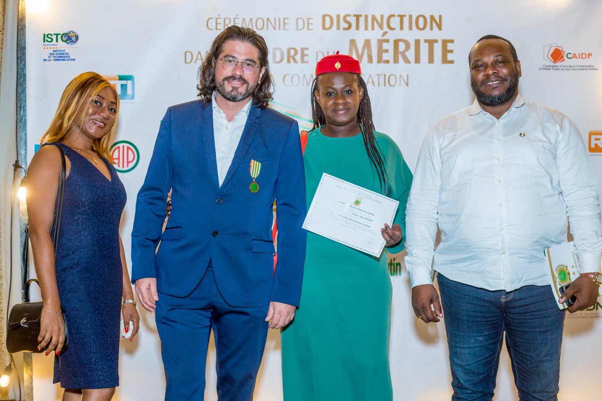 veilleurmedias's tweet image. 💪𝑭𝒂𝒃𝒓𝒊𝒄𝒆 𝑷𝑰𝑶𝑭𝑹𝑬𝑻, PDG @veilleurmedias🎖, 𝒆́𝒍𝒆𝒗𝒆́ 𝑪𝒉𝒆𝒗𝒂𝒍𝒊𝒆𝒓 𝒅𝒂𝒏𝒔 𝒍'𝑶𝒓𝒅𝒓𝒆 𝒅𝒖 𝑴𝒆́𝒓𝒊𝒕𝒆 𝒅𝒆 𝒍𝒂 𝑪𝒐𝒎𝒎𝒖𝒏𝒊𝒄𝒂𝒕𝒊𝒐𝒏🎉
#OrdreduMerite2023 #MINCOM🇨🇮 #TeamVedem