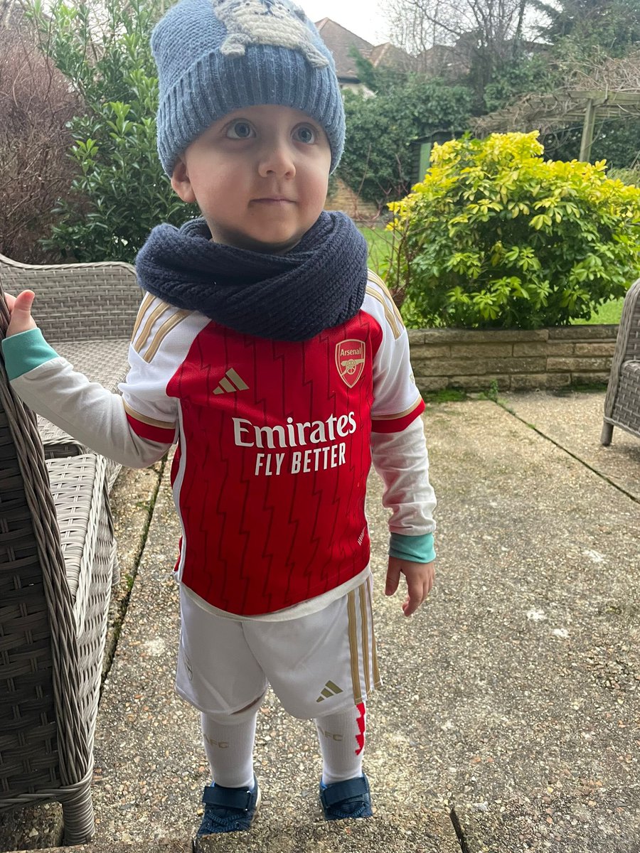ralphscampaign's tweet image. Thanks @piersmorgan - Ralph is 3 and a big @Arsenal fan. He got the new kit yesterday and we hope he’ll be able to see the team win the league in May. We really appreciate you sharing Ralph’s story and promoting our campaign. Here’s our Go Fund Me link: gofund.me/7231eaa3