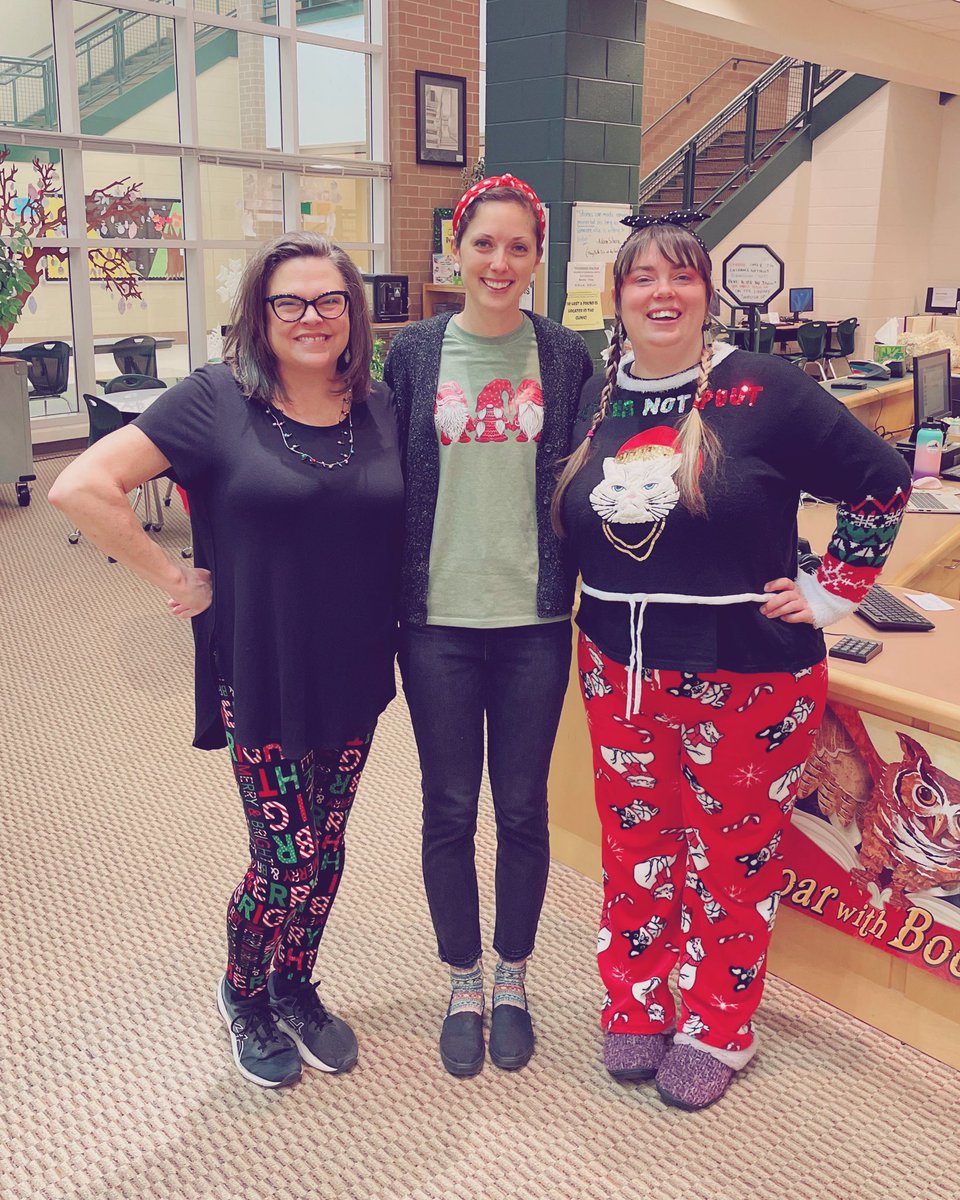 🎄❄️☕️✨Very warm wishes to you during Winter Break from the Library Team💚📚🍀 
  See you in the new year🪩🎇🌬️

#ccpslibraries #chhscavaliers #oneCCPS #BookTwitter #librarytwitter