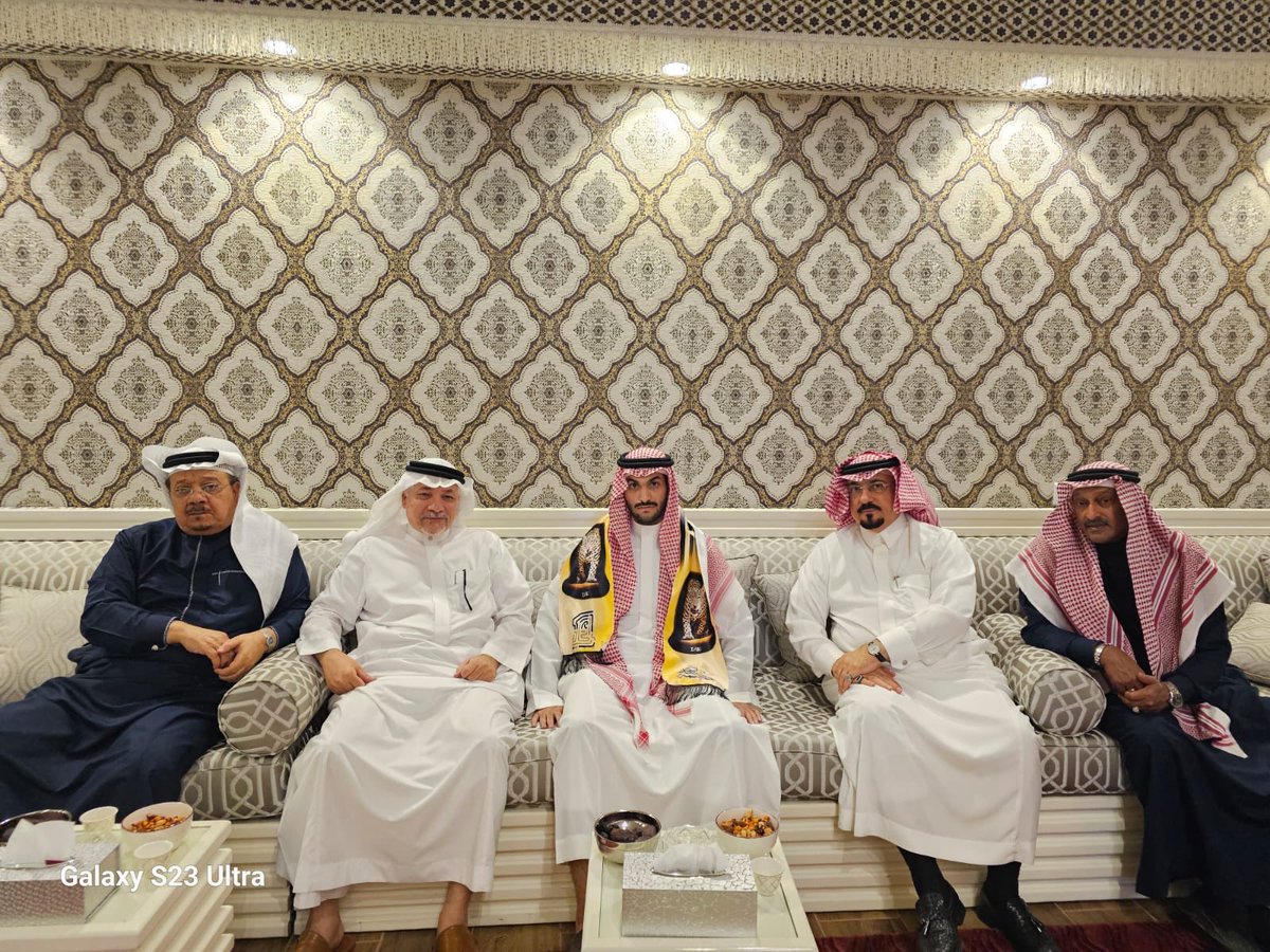 ليلة جميله بجمال ضيفها صاحب السمو الملكي الأمير خالد بن عبدالعزيز بن محمد بن عبدالعزيز الذي شرّف ديوانية المستشار غسان مناع بدعوة كريمه من بصمتي اتحادي ورياضي استعرضت أعمال ومنجزات البصمتين تطرق الحديث عن الرياضه عامة والاتحادية خاصه سجل سموه كلمات في سجل البصمتين شكراً لسموه .